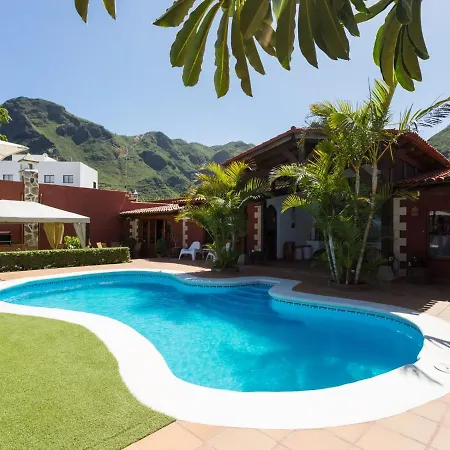 Male : Oasis De Tranquillité à Silos Avec Piscine, Barbecue Et Cave à Vin